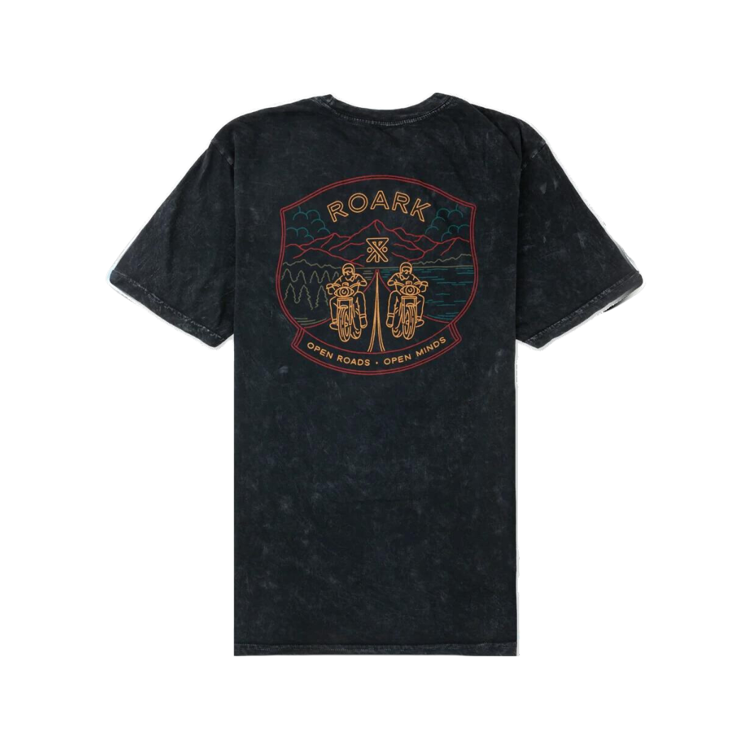 Polera color negro teñido con diseño trasero "Open Roads" NZ.