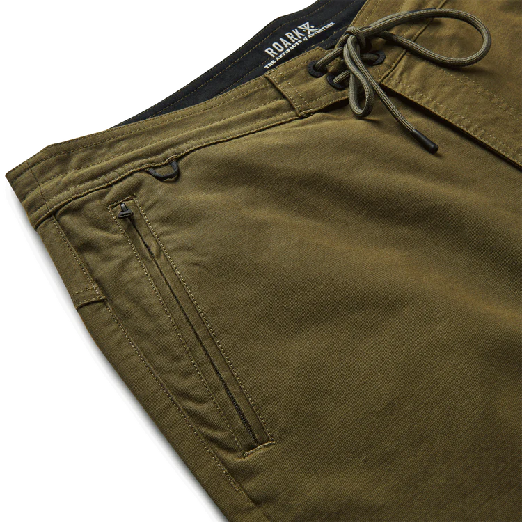 LAYOVER TRAVELER SHORT