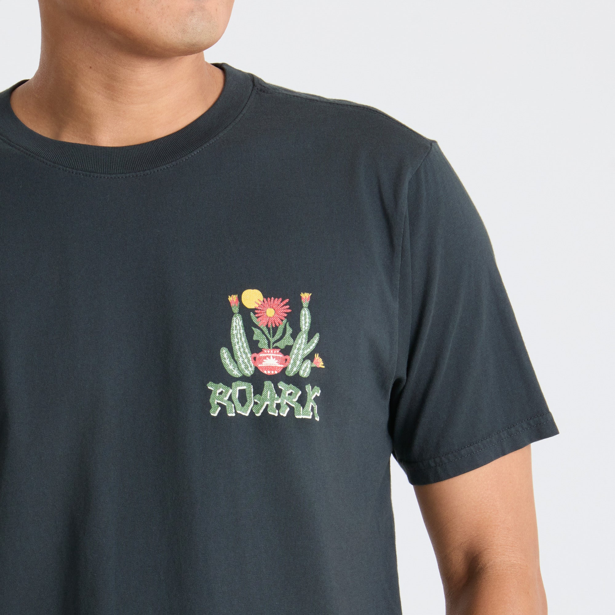 POLERA PREMIUM CACTUS GARDEN BLACK