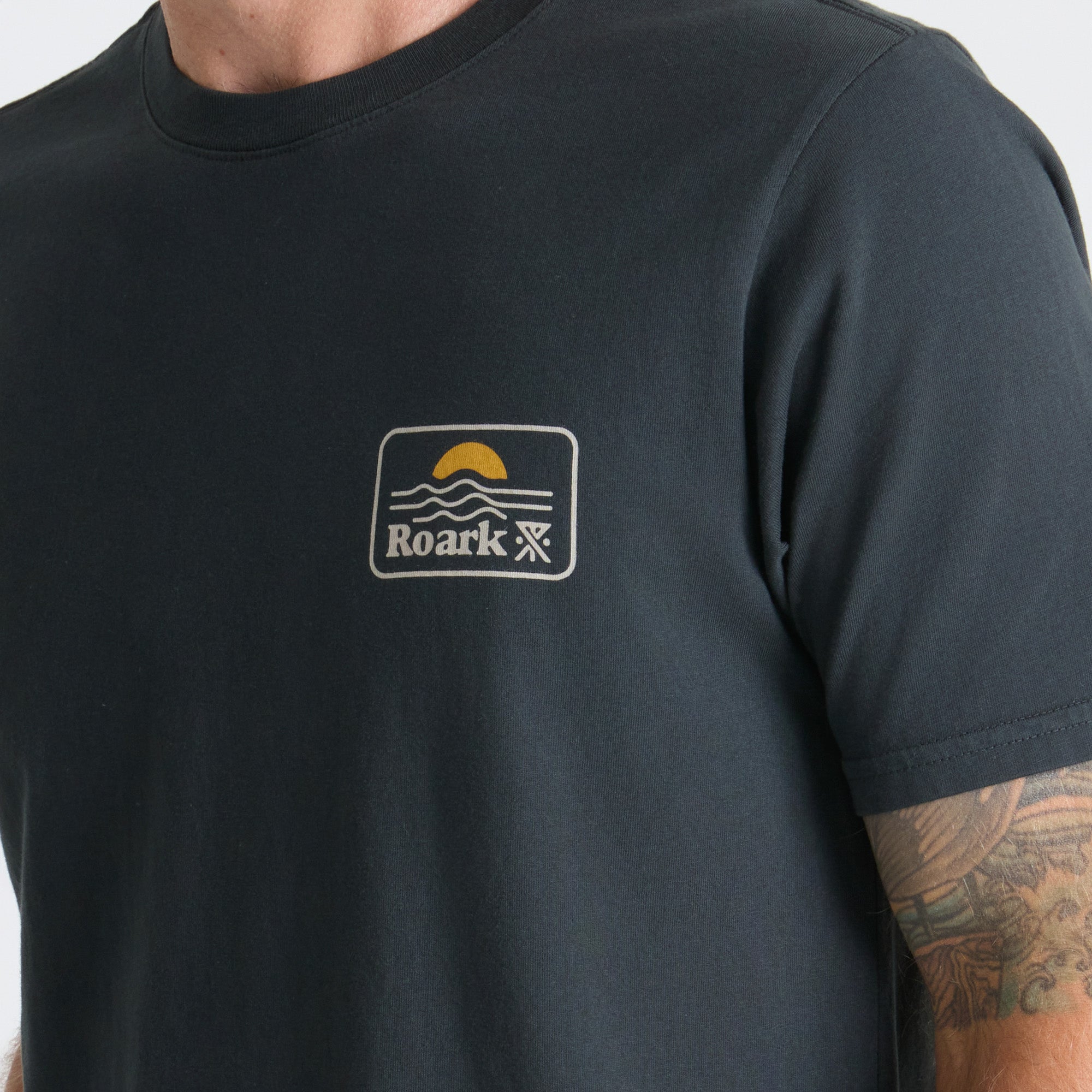 POLERA PREMIUM EARTH & SEA BLACK