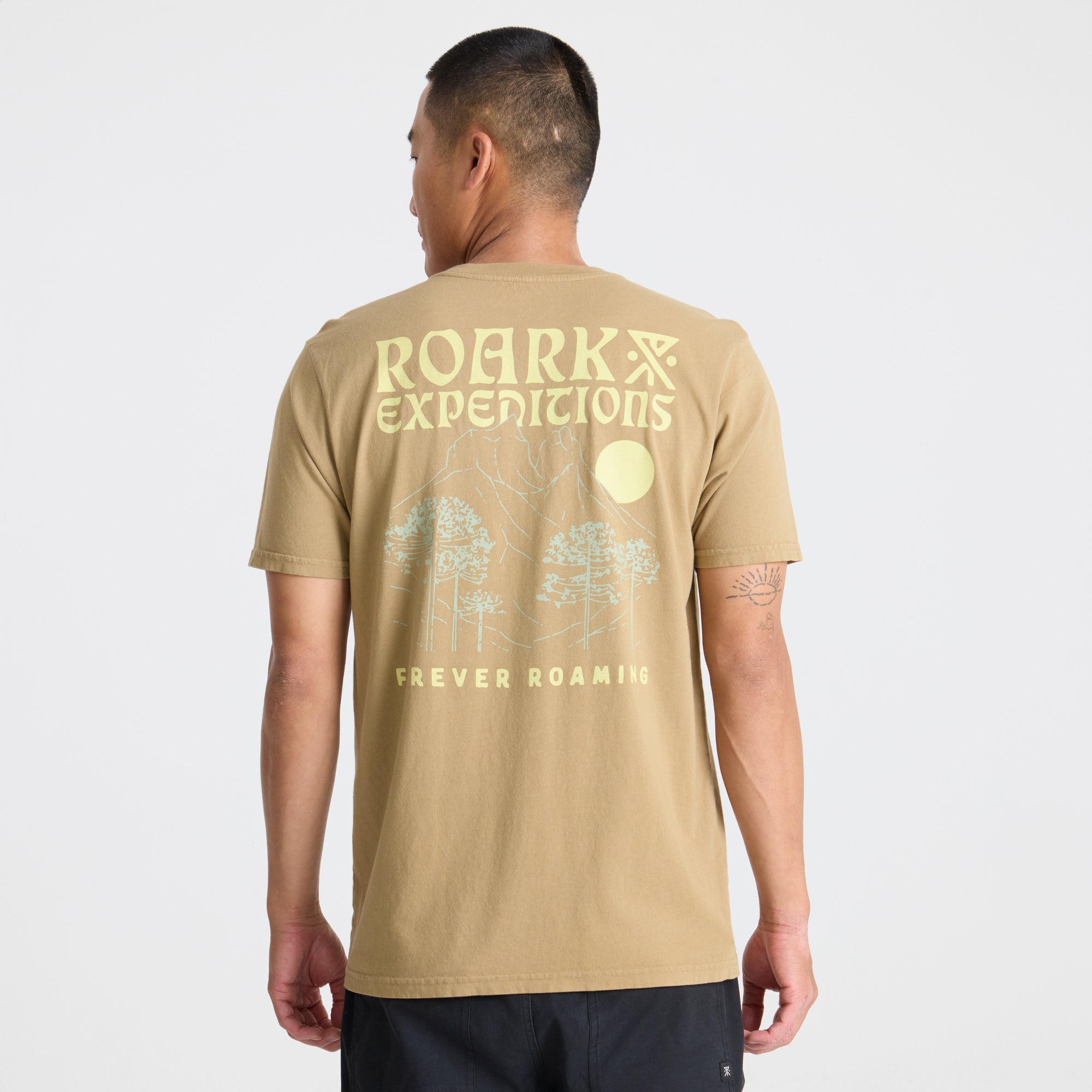 POLERA PREMIUM FOREVER ROAMING KAHKI