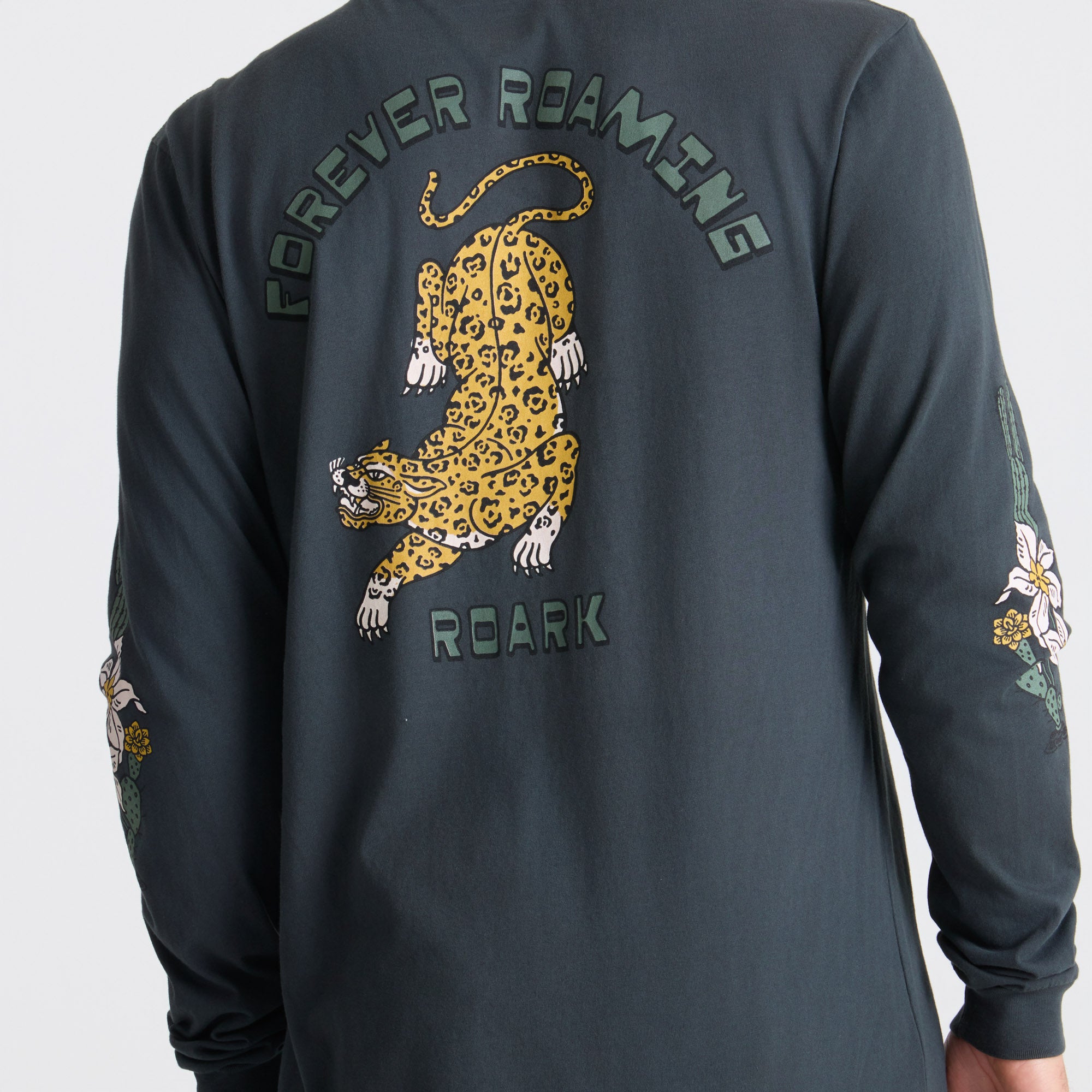 POLERA PREMIUM JAGUAR MANGA LARGA NEGRA