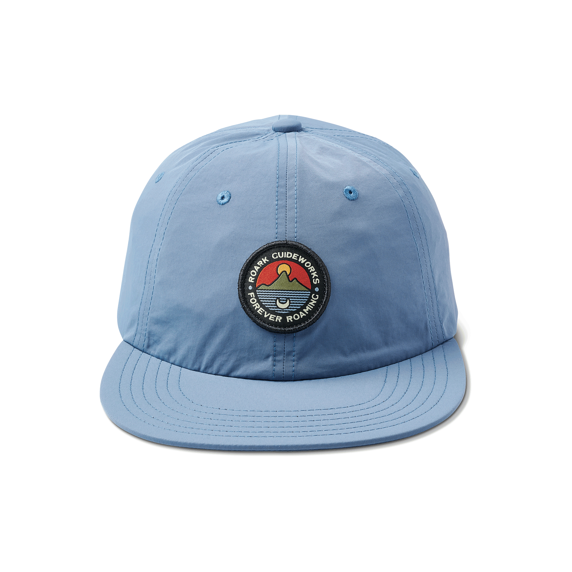 Jockey 6 panel color celeste con diseño frontal "Forever Roaming".