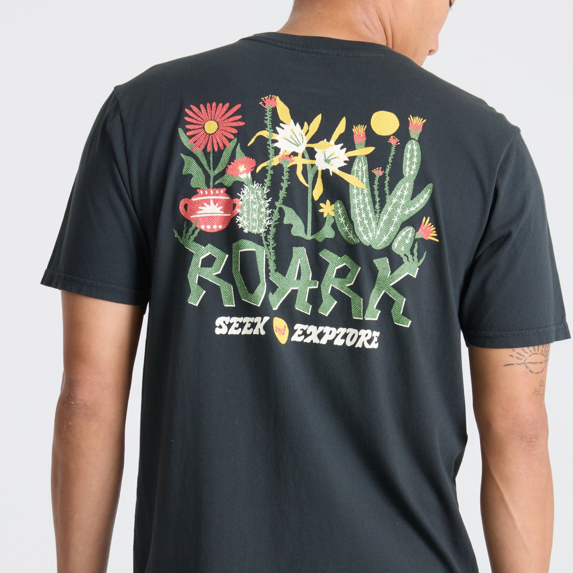 POLERA PREMIUM CACTUS GARDEN BLACK
