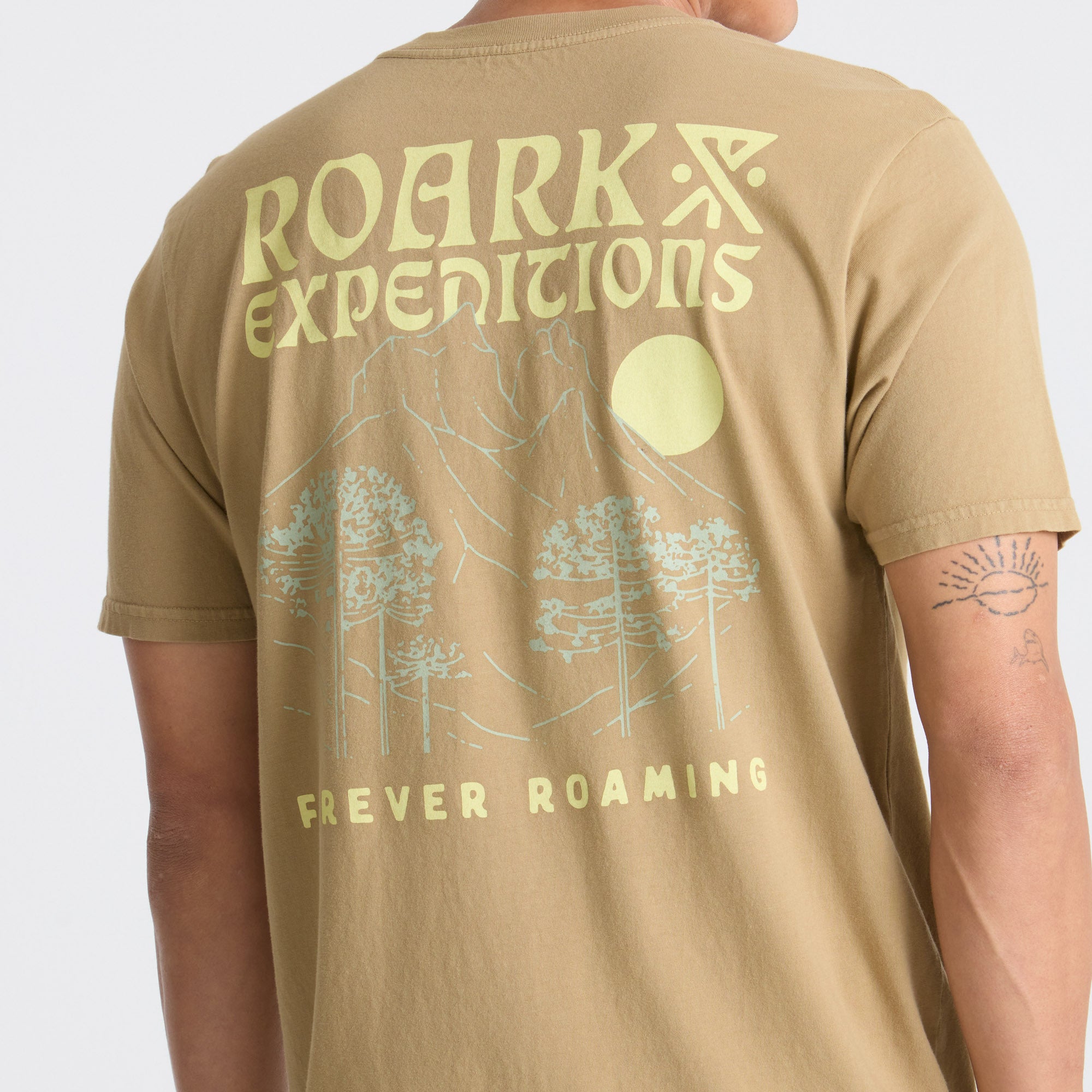 POLERA PREMIUM FOREVER ROAMING KAHKI