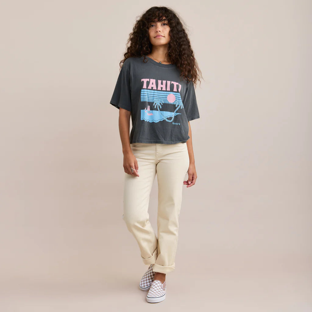 Polera color negro desteñido con diseño frontal "Tahiti".