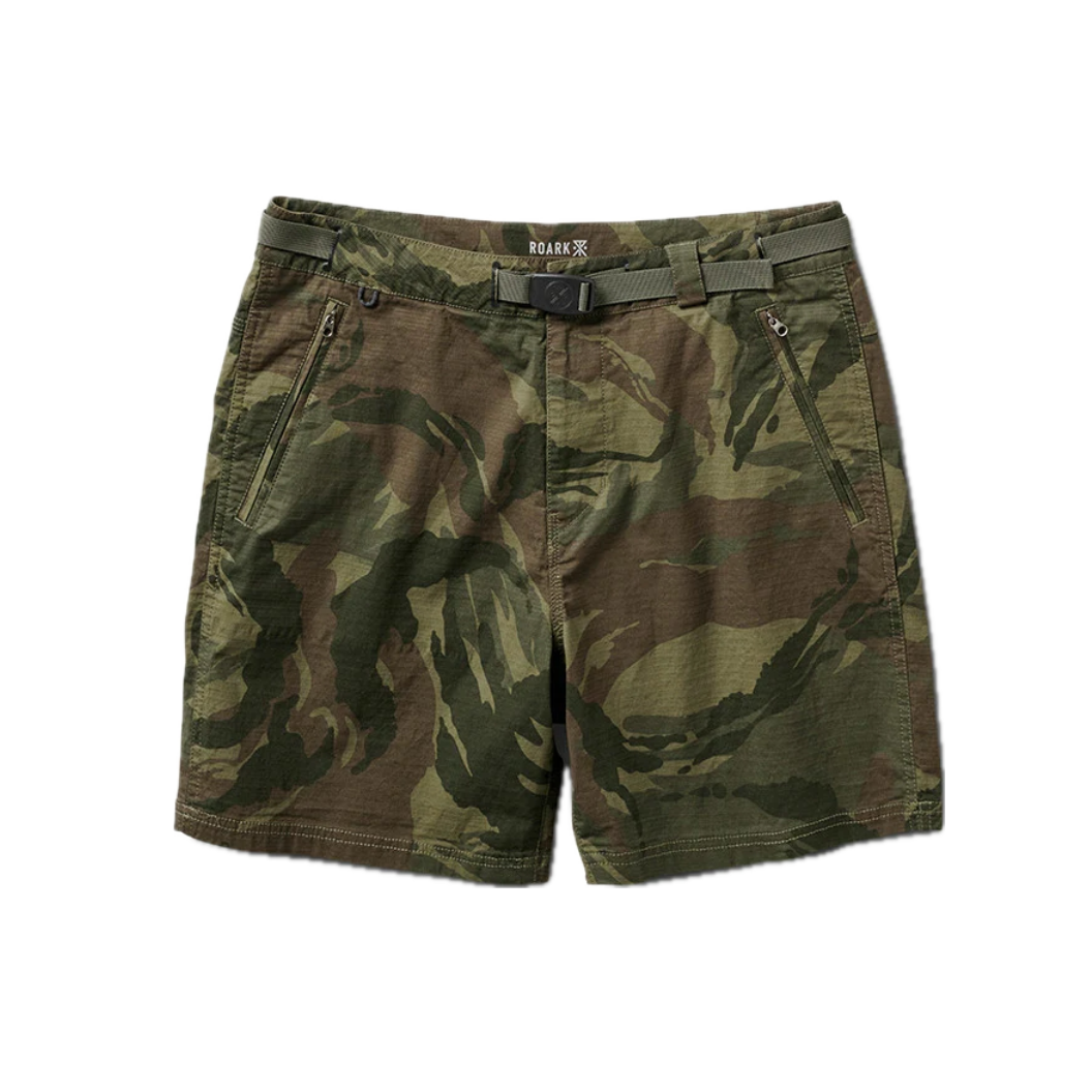 Short Campover con cinturón elástico, bolsillos con cierre y diseño de camuflaje.